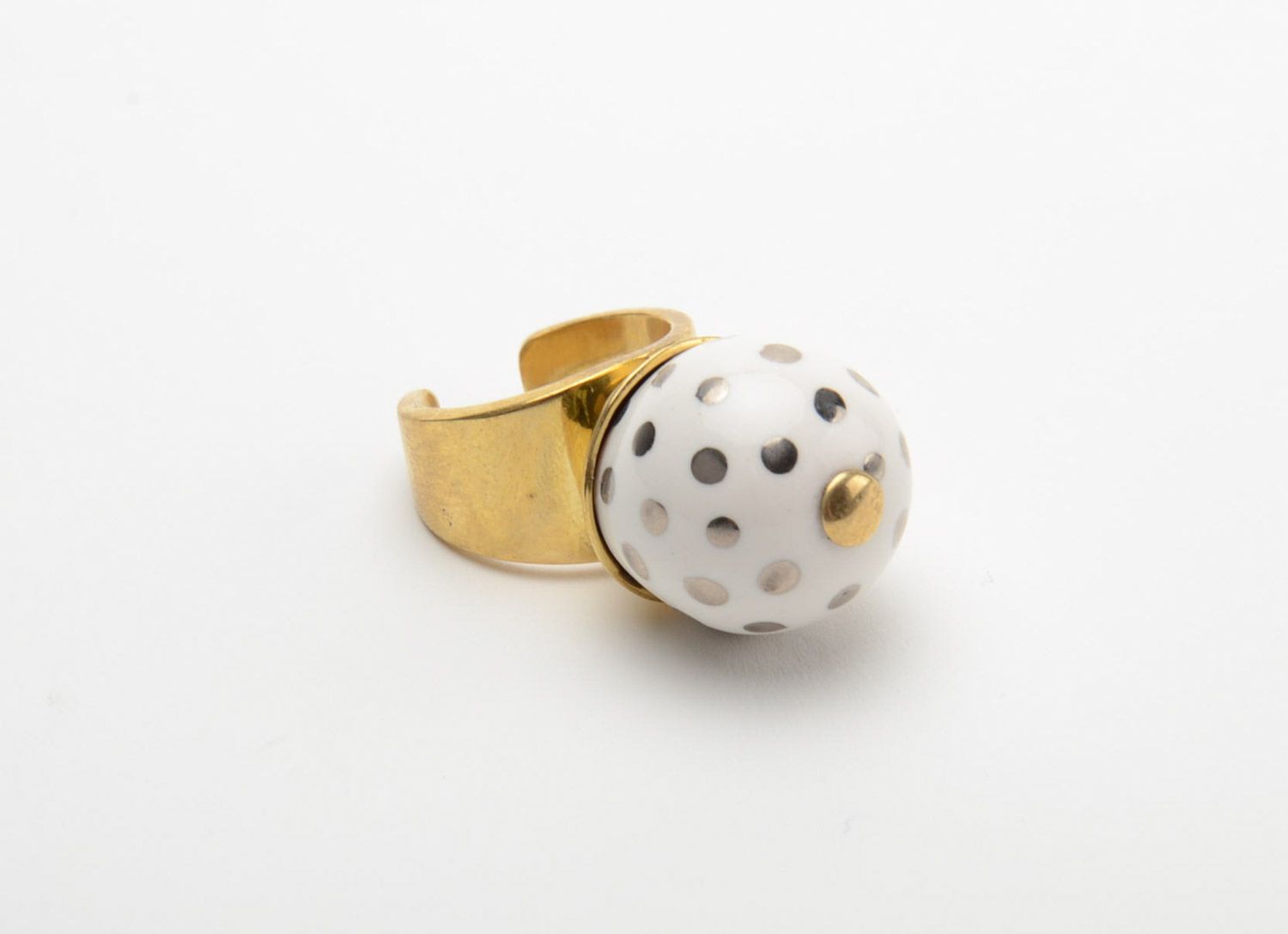 Handmade designer ring with latten basis and white polka dot ceramic bead photo 2