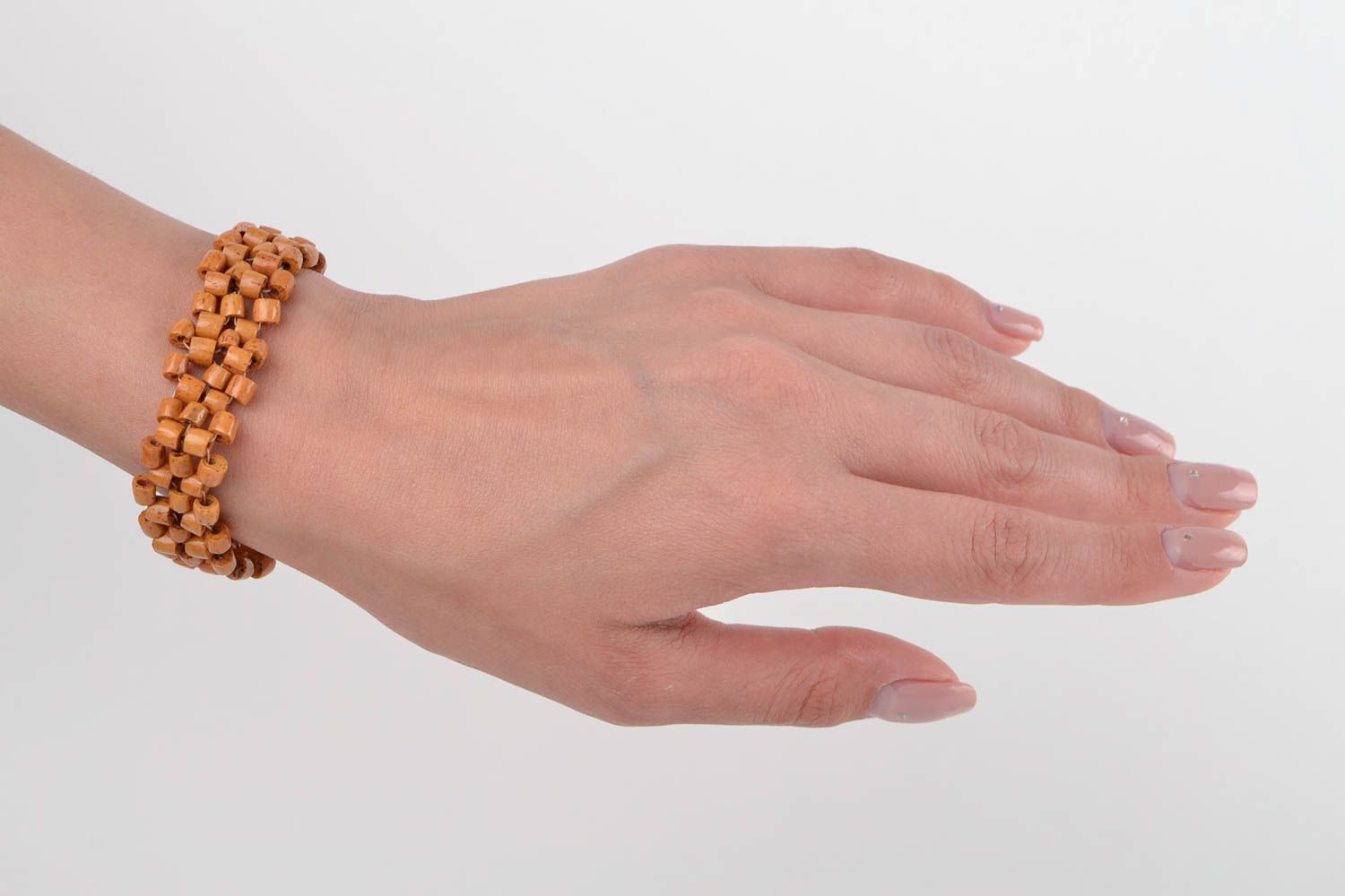 Bracelet femme Bijou fait main beige en matériau naturel large Cadeau original photo 2