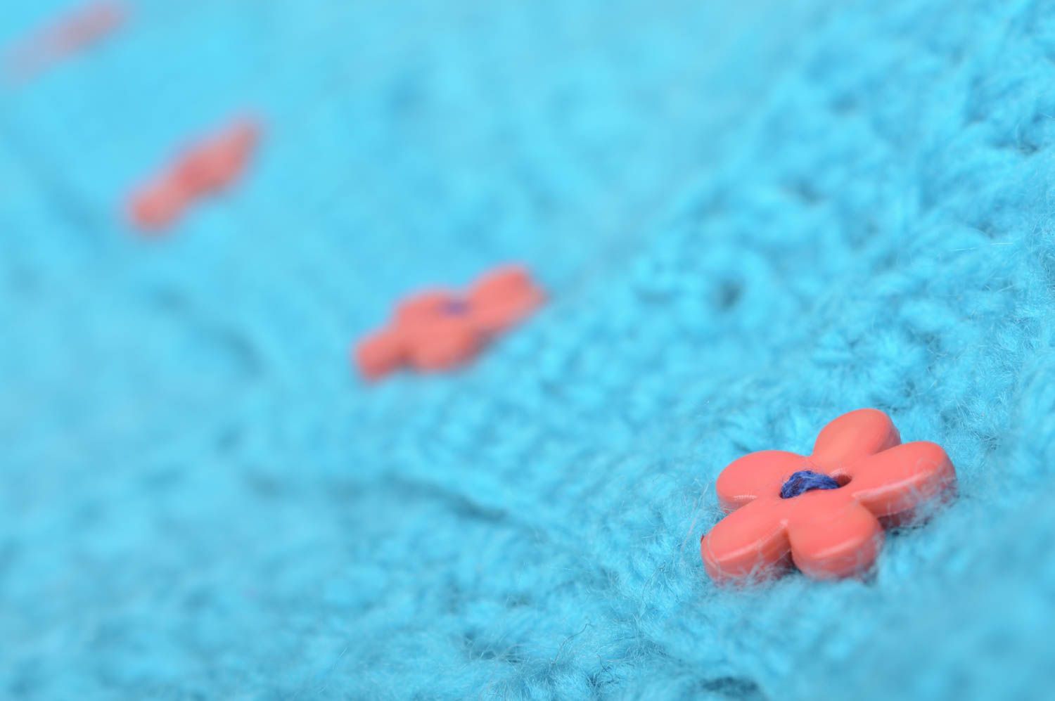 Gilet tricoté pour enfant fait main en fils acryliques bleu hypoallergénique photo 5