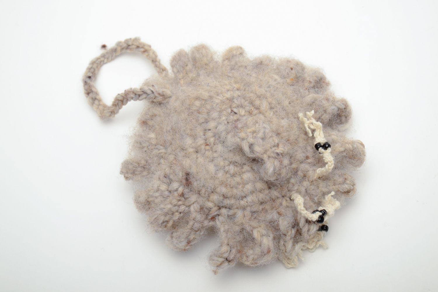 Petite Brebis grise décoration à accrocher tricotée aux aiguilles faite main photo 4