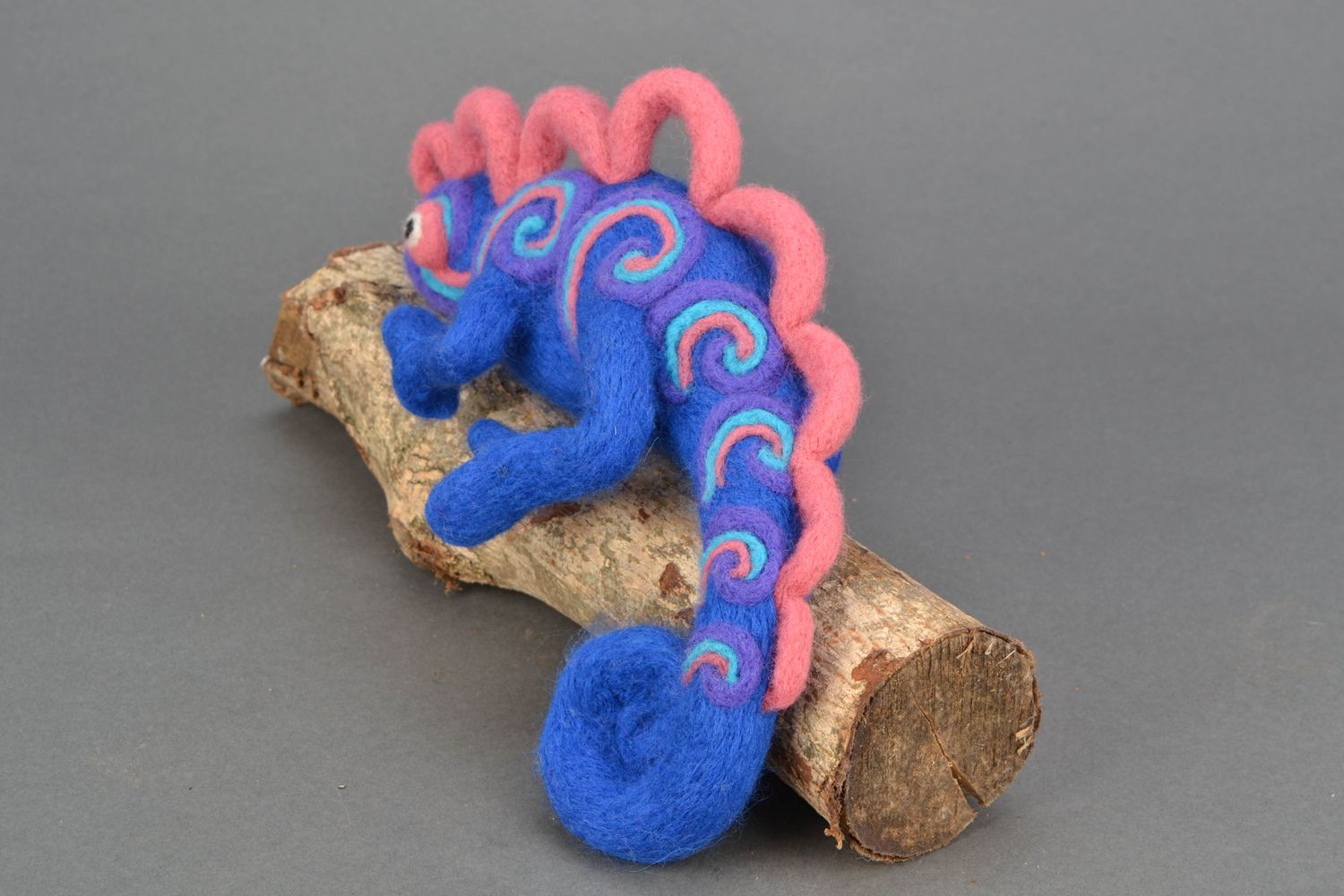 Wool felted toy chameleon photo 4