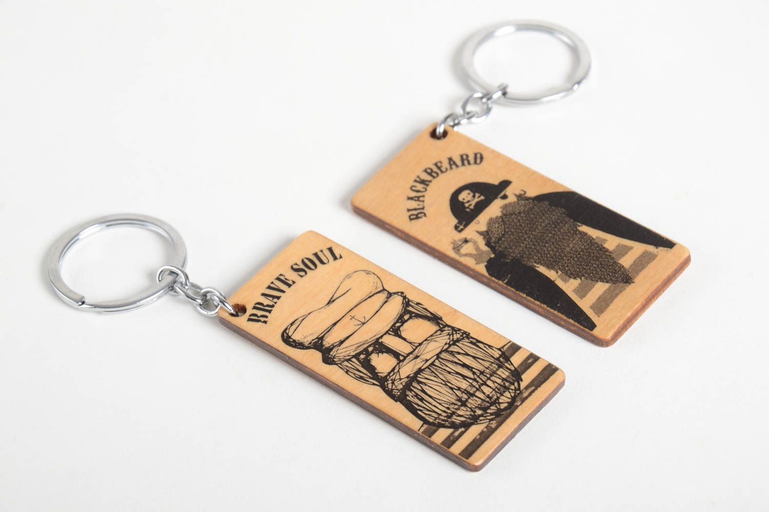 Porte-clés en bois faits main avec pirates 2 pièces Accessoires design photo 3