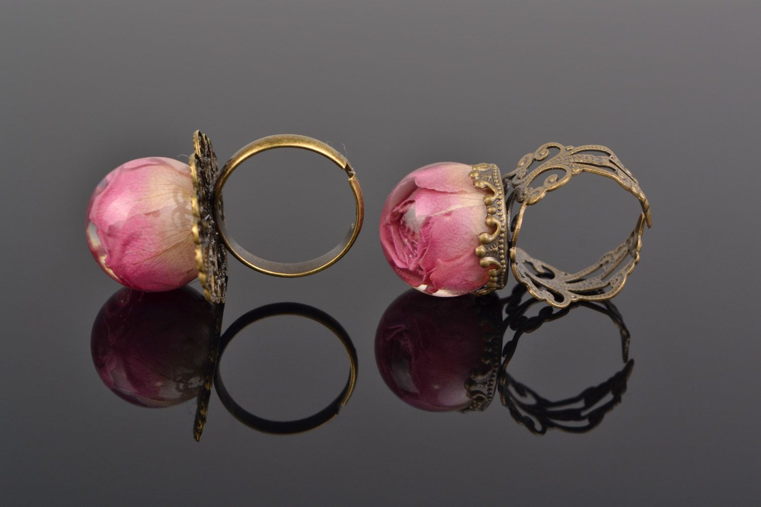 Set of 2 handmade rings with lacy metal basis and flowers in epoxy resin photo 5