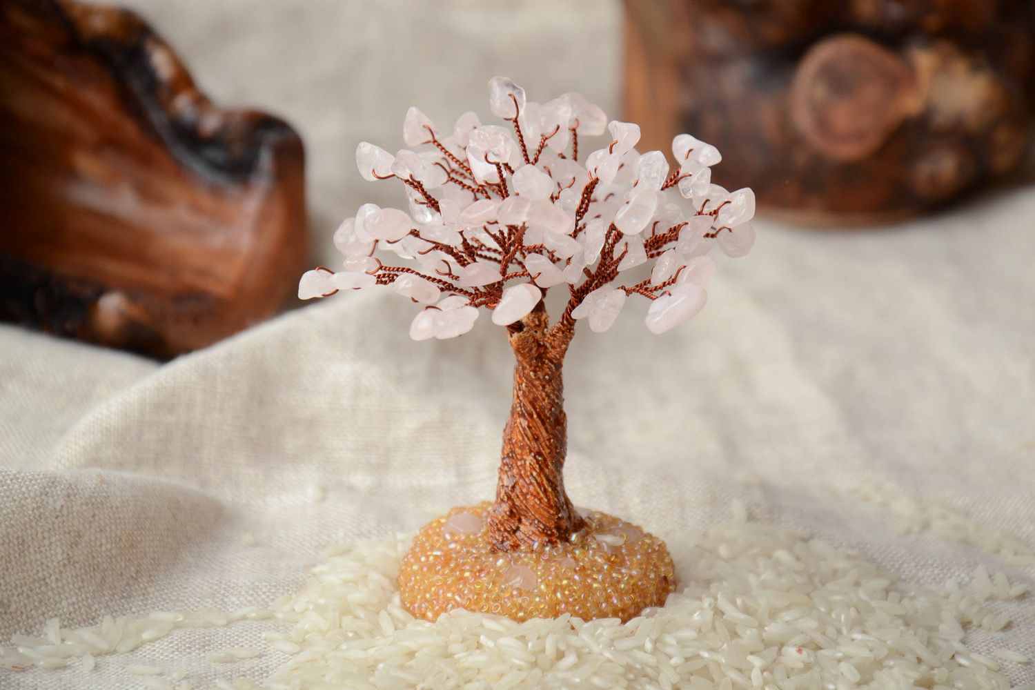 Миниатюрное дерево с натуральными камнями розовым кварцем фото 1