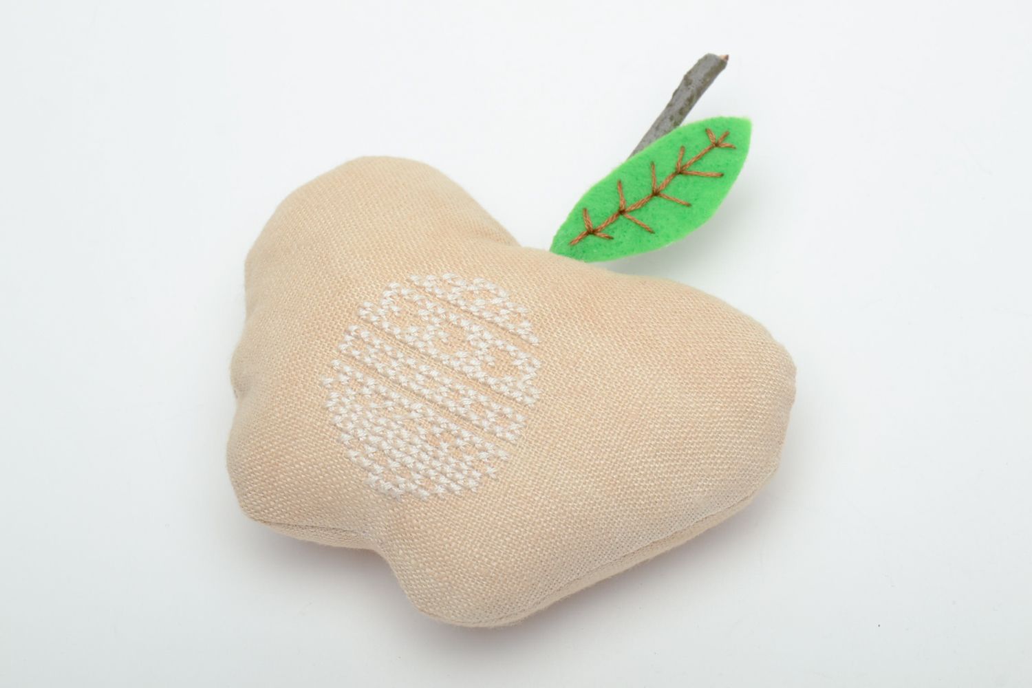 Текстильная игрушка яблоко с вышивкой крестиком фото 2