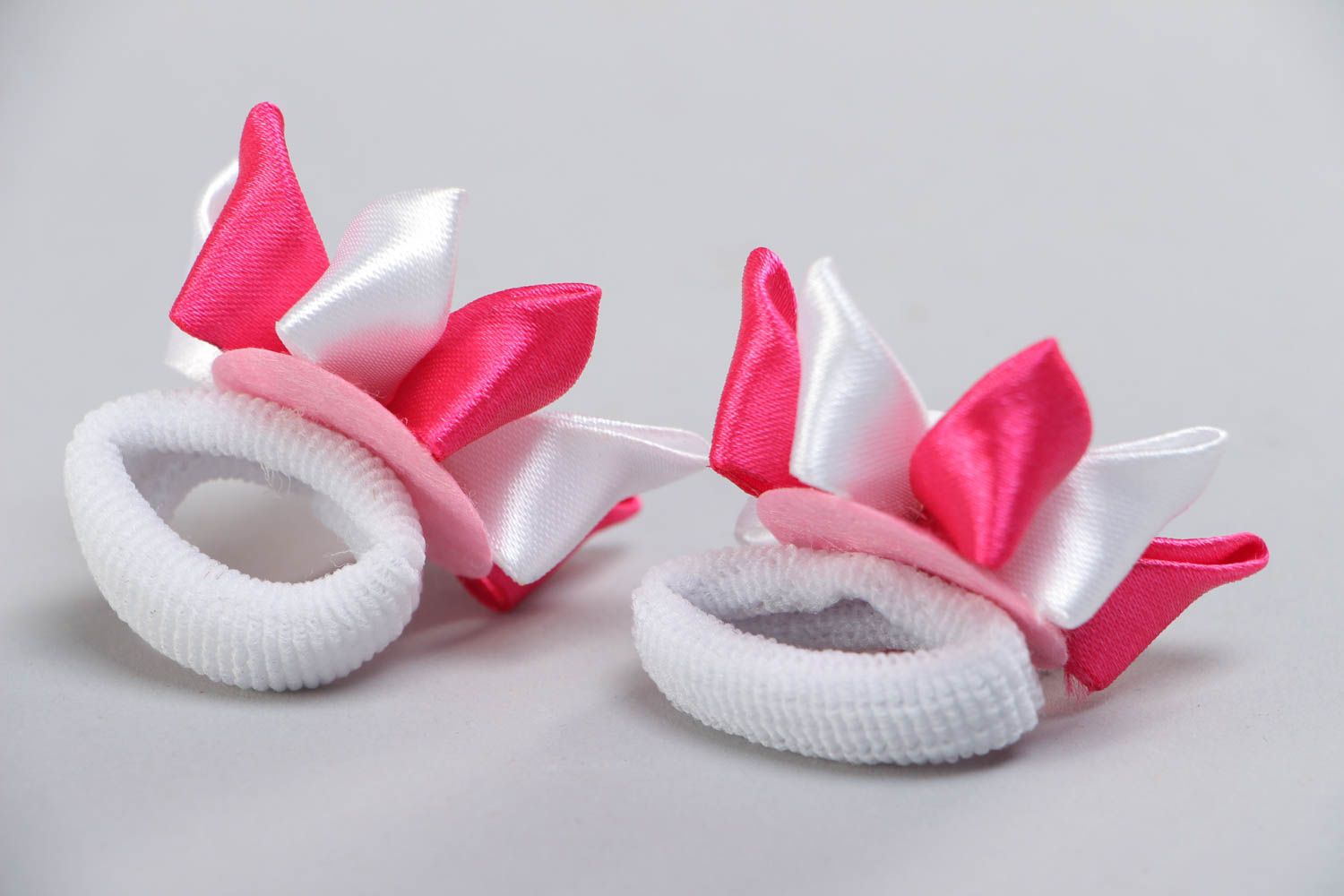 Handmade set of kanzashi scrunchies 2 pieces white and pink flower accessories for hair photo 4