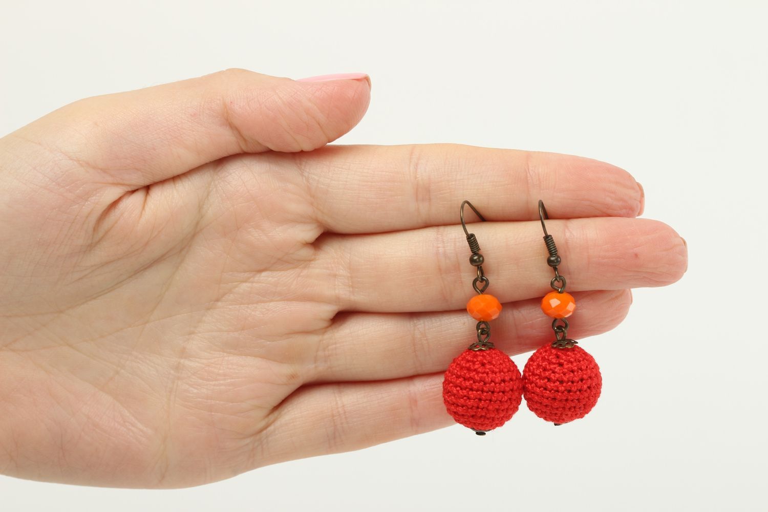 Boucles d'oreilles boules rouges Bijou fait main en coton design Cadeau femme photo 5