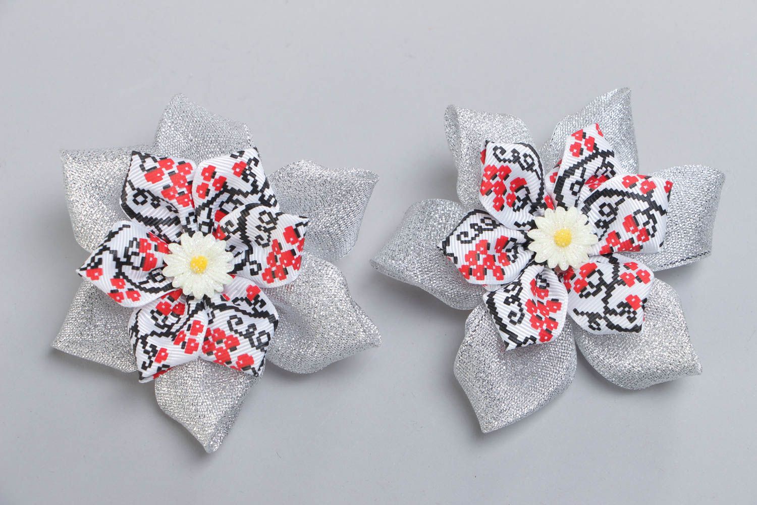 Blumen Haargummis Set aus Atlasbändern originell schön handmade 2 Stück foto 2