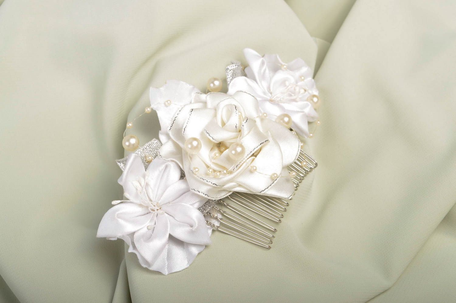 Handmade Haar Kamm Haarschmuck mit Blumen Haar Accessoire aus Bändern schön foto 1