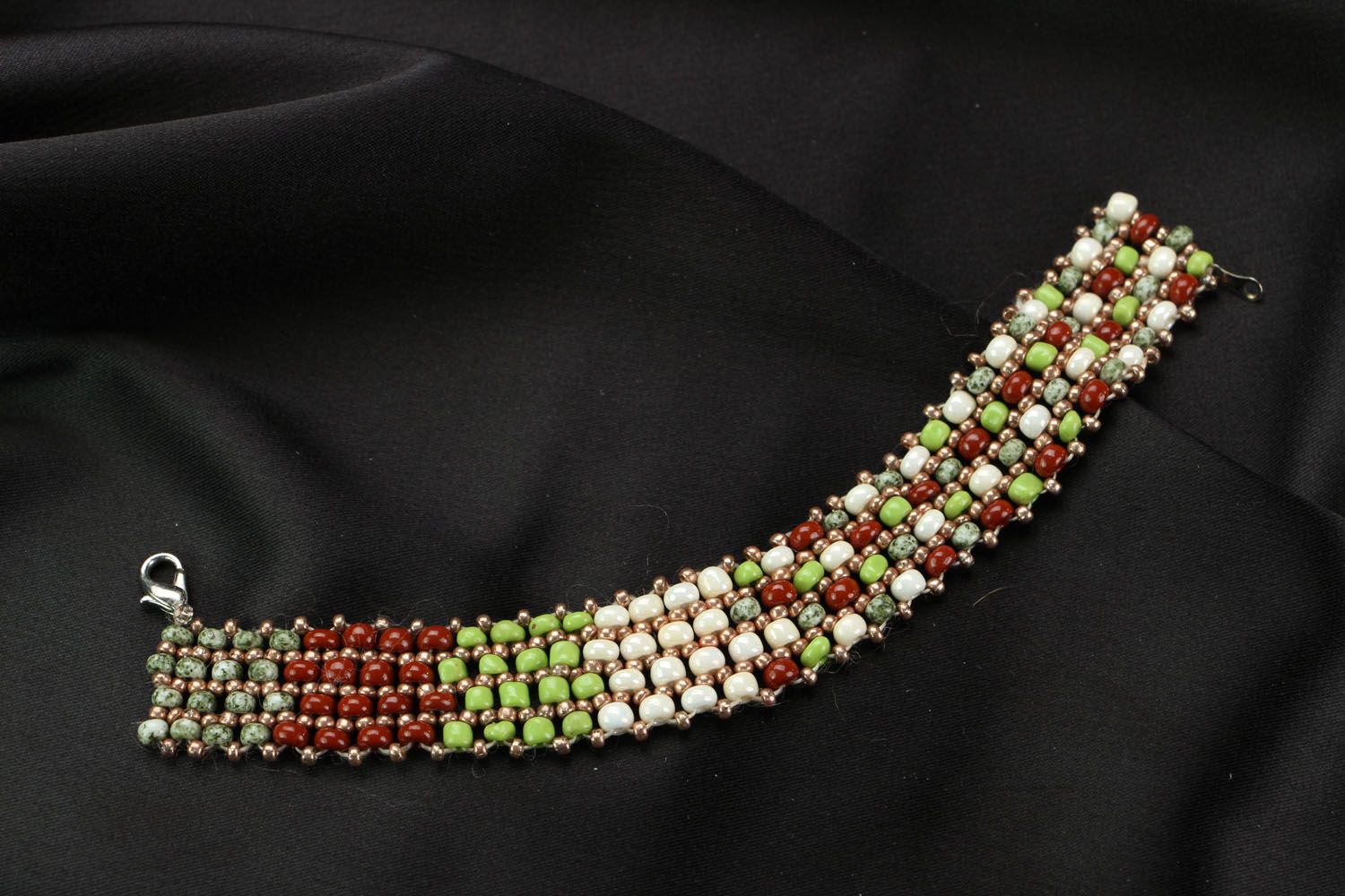 Woven bead bracelet photo 1