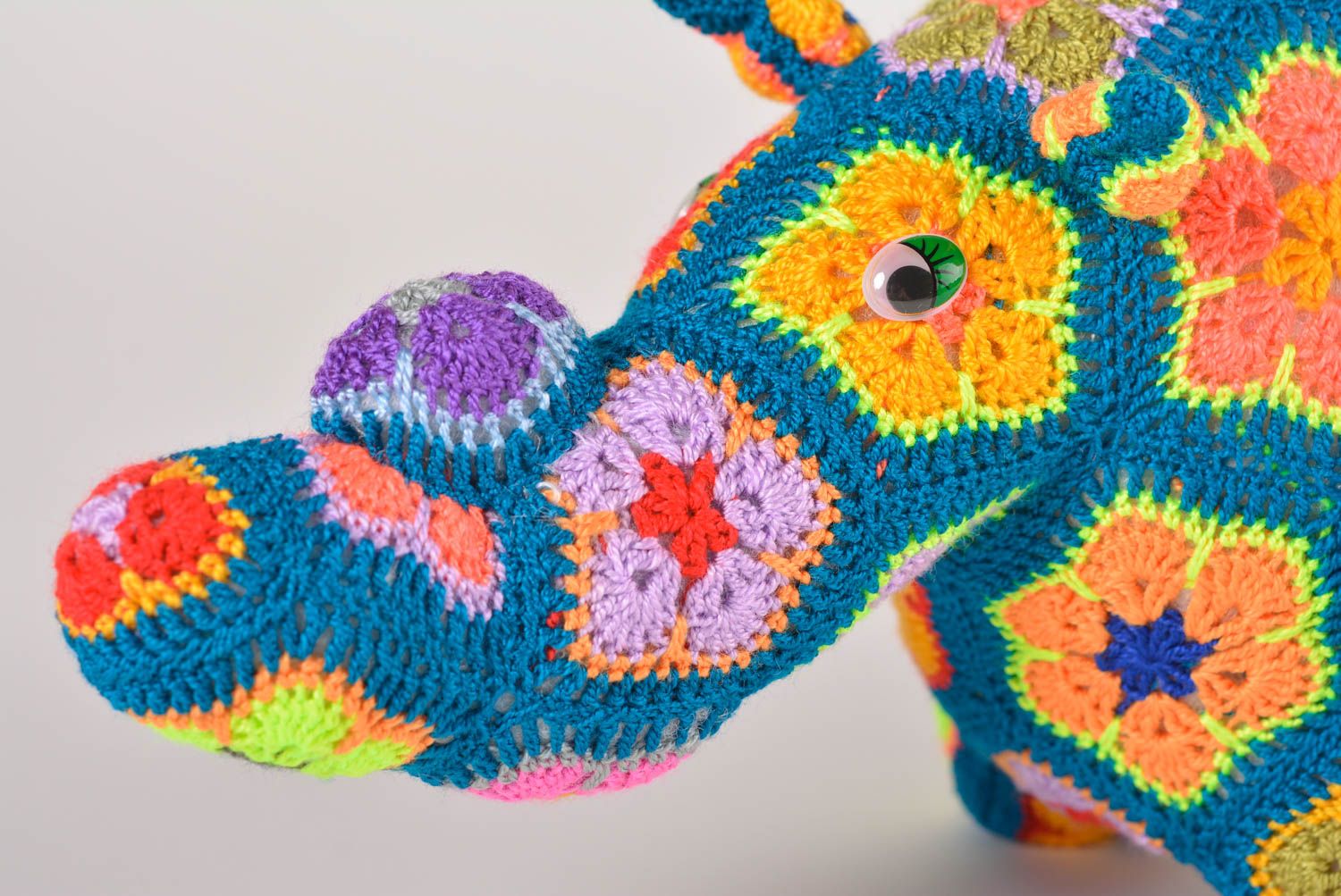 Peluche rhinocéros Jouet fait main tricoté multicolore Cadeau pour enfant photo 2