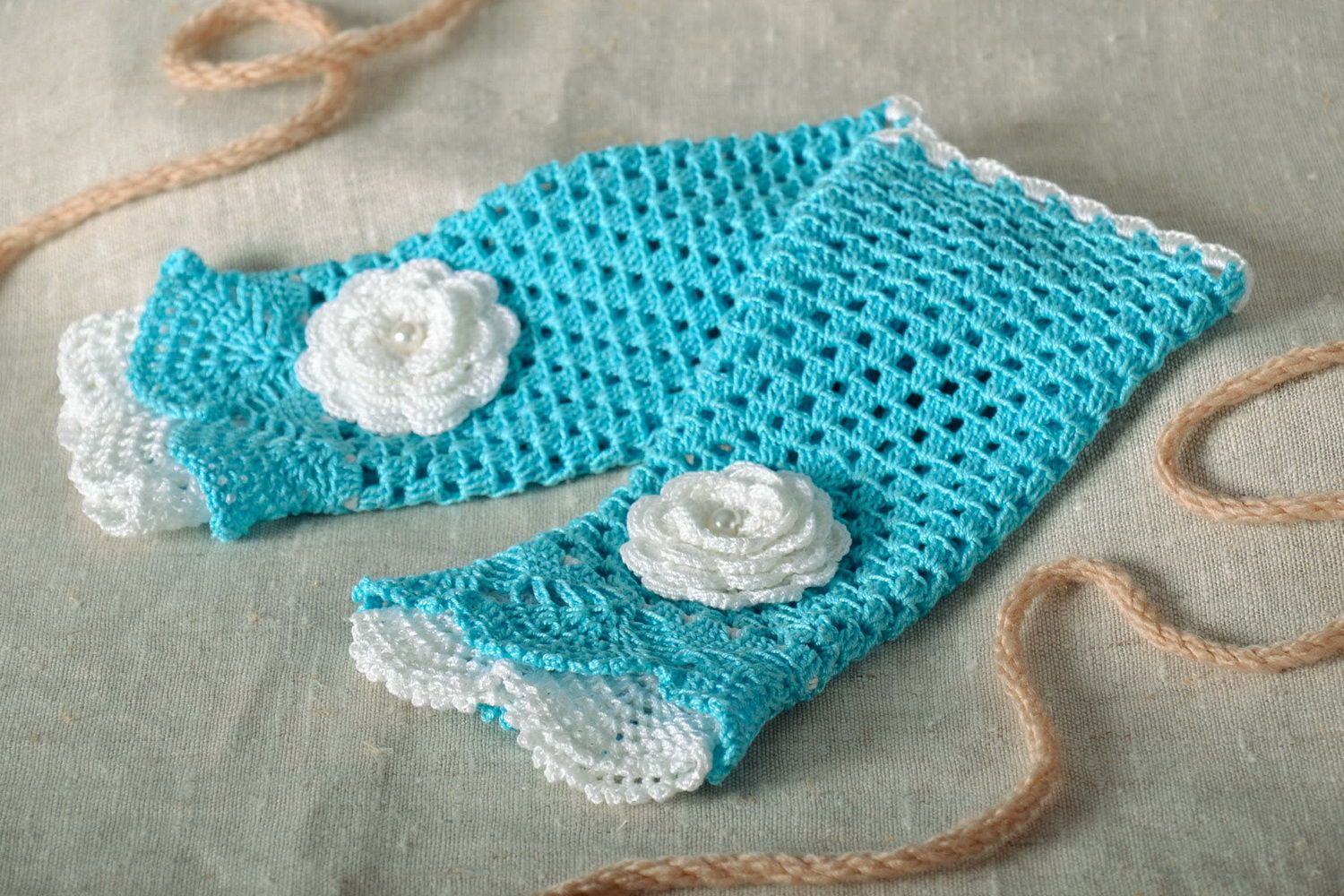 Mitaines tricotées au crochet bleu clair photo 1
