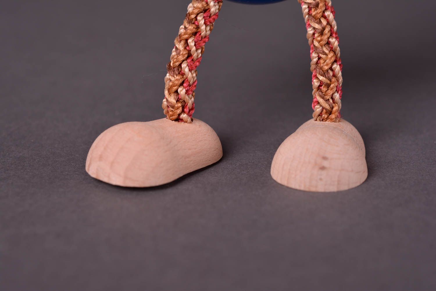 Игрушка ручной работы авторская игрушка из дерева подарок ребенку яркая фото 5