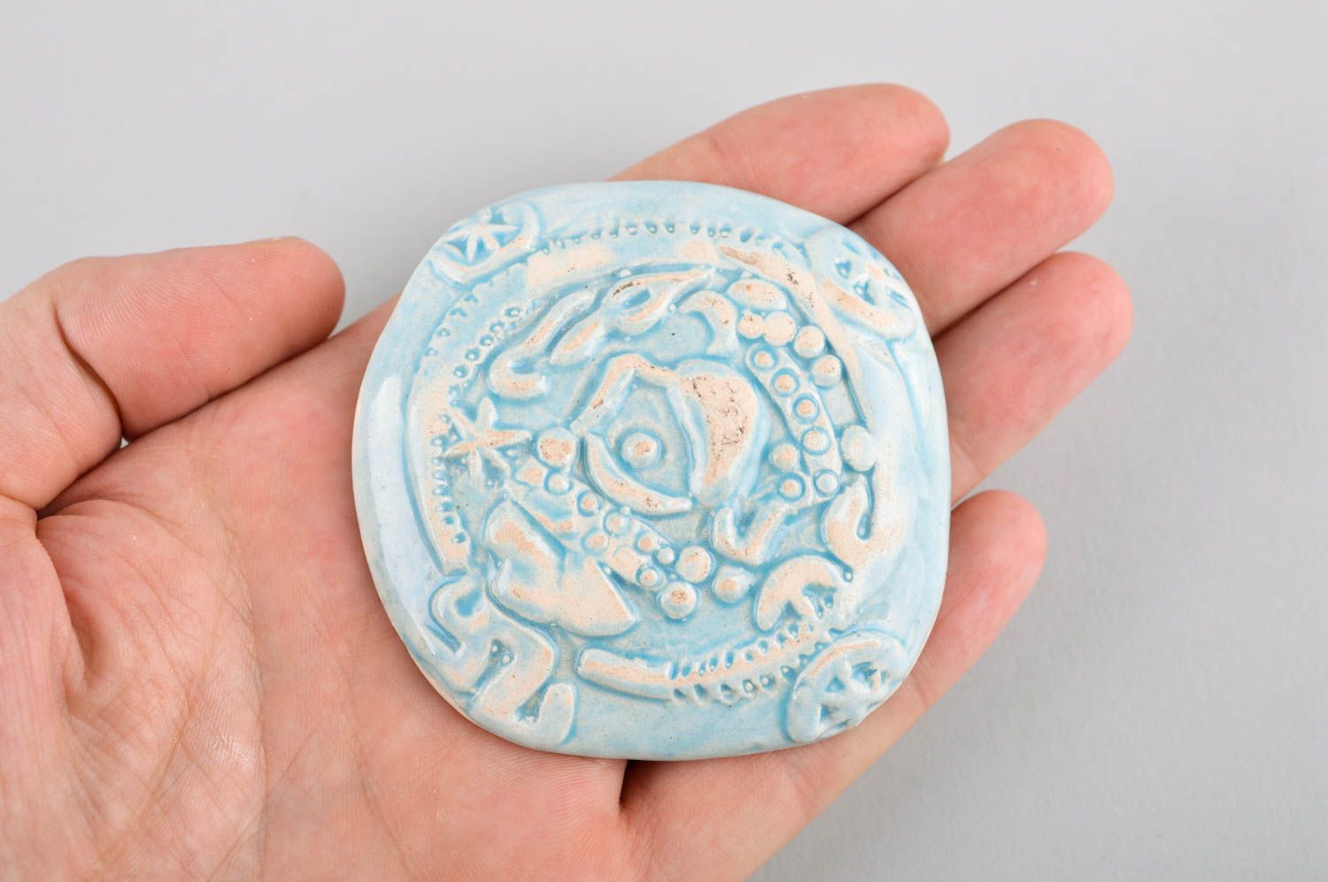 Магнит ручной работы глиняный сувенир голубой магнитик на холодильник море фото 5