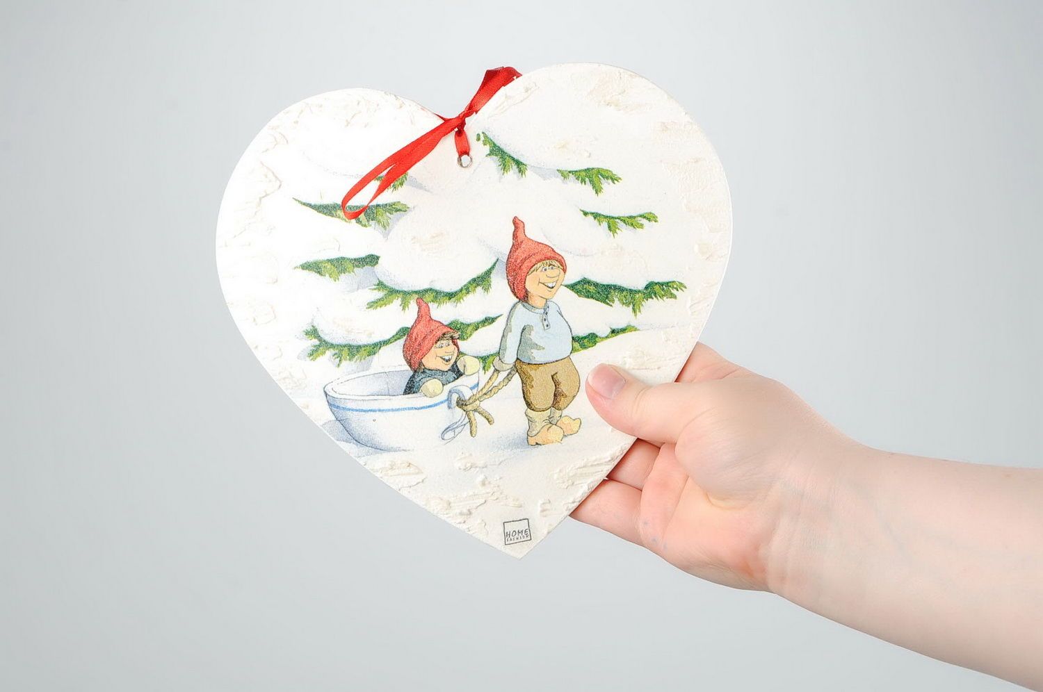 Pingente do Natal em forma de coração feito de madeira foto 5