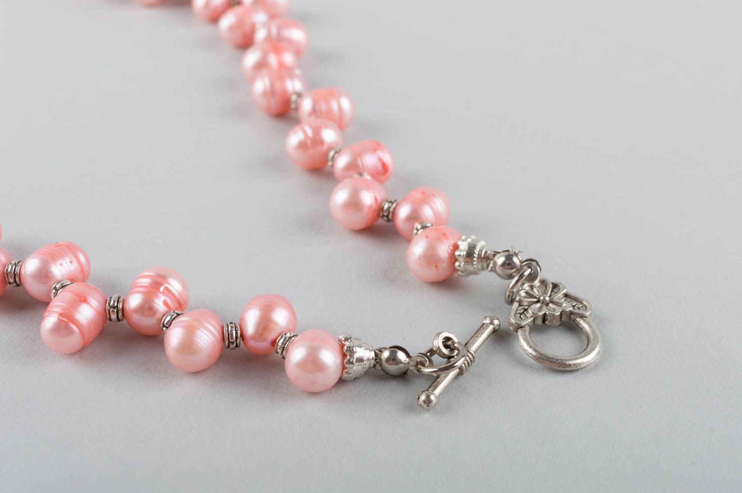 Set of handmade beaded pink pearl jewelry 2 items wrist bracelet and necklace photo 4