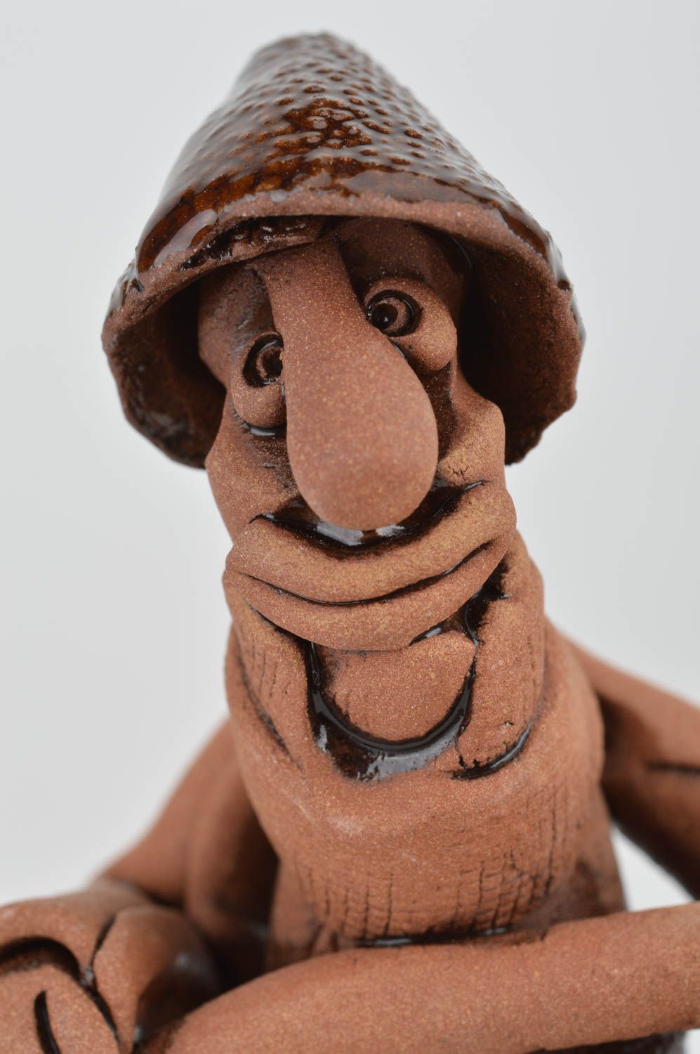 Декоративная глиняная фигурка с росписью глазурью ручной работы Мужичок фото 4