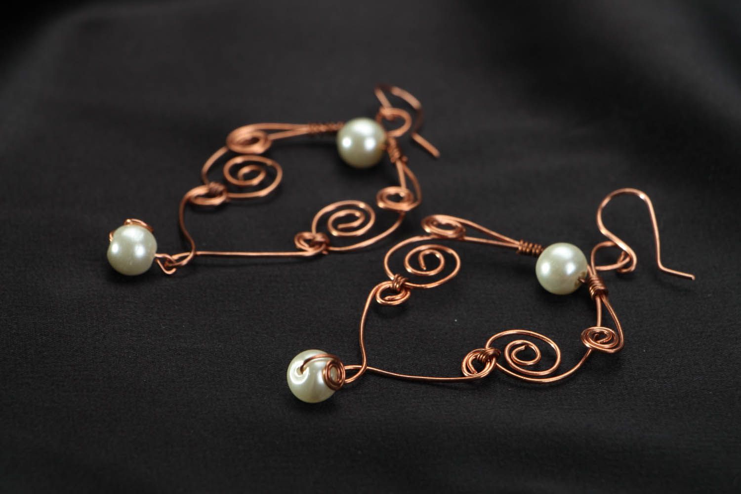 Earrings with pearl-like beads photo 2