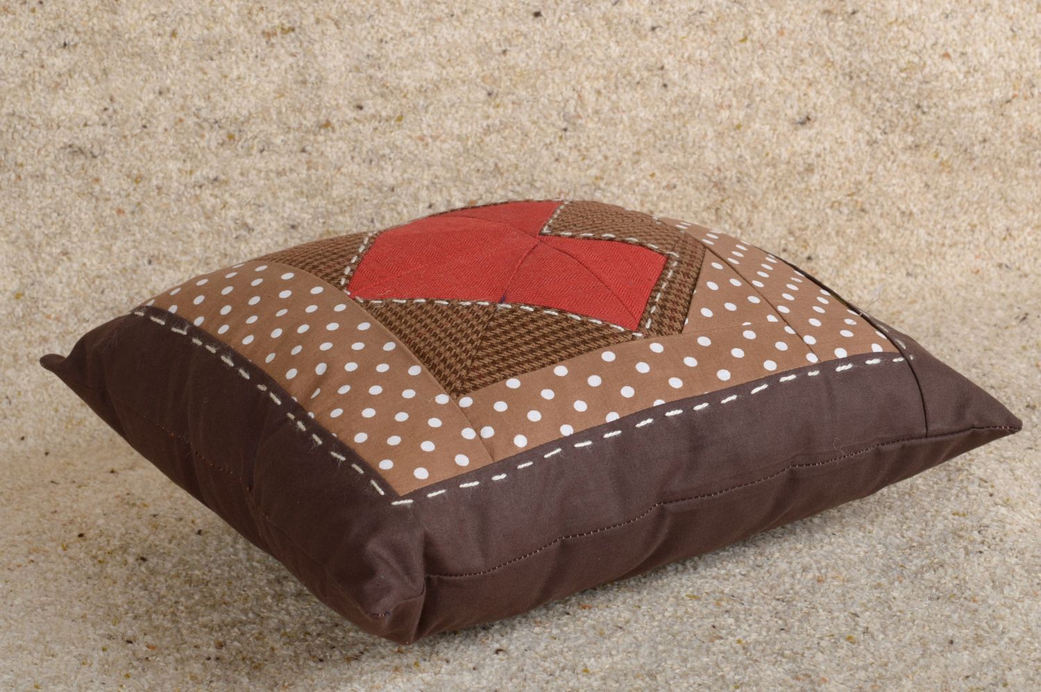 Coussin design fait main Oreiller pour canapé carré marron Textile de maison photo 2