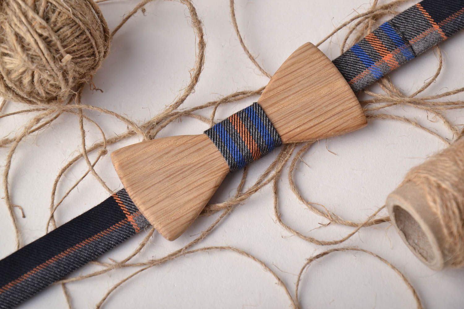 Handmade wooden bow tie photo 1