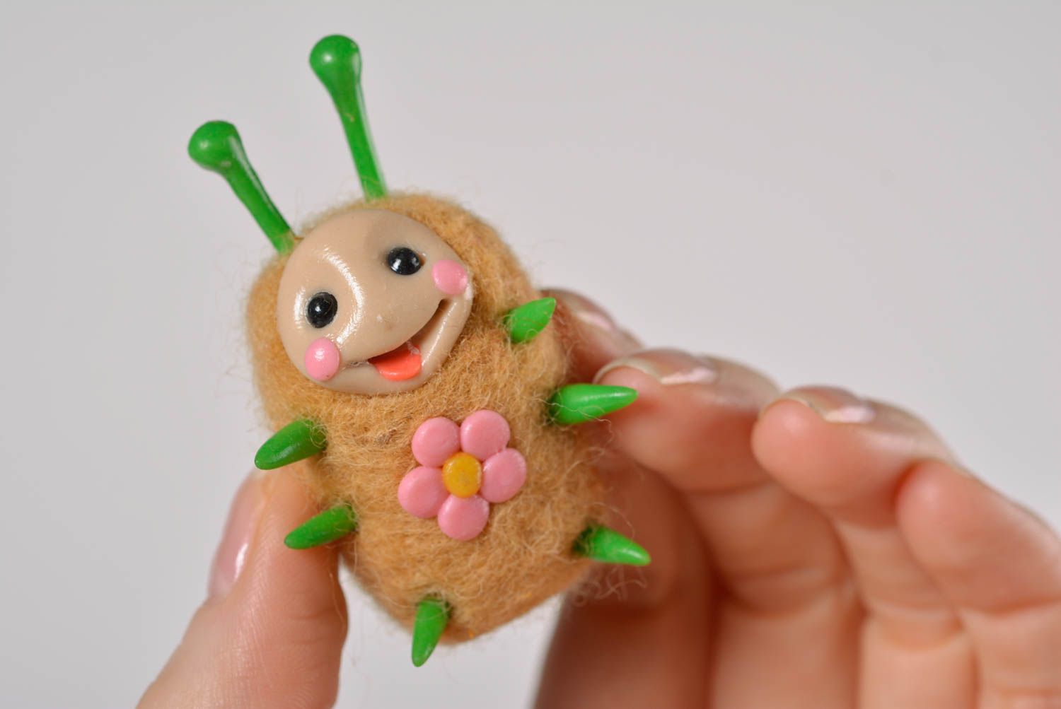 Игрушка ручной работы интерьерная игрушка гусеница с цветком мягкая игрушка фото 5
