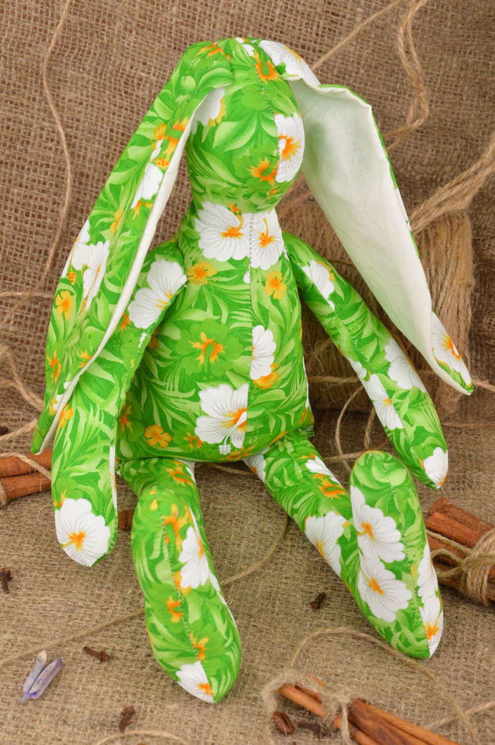 Peluche lapin verte en tissu à fleurs faite main de taille moyenne pour enfant  photo 1