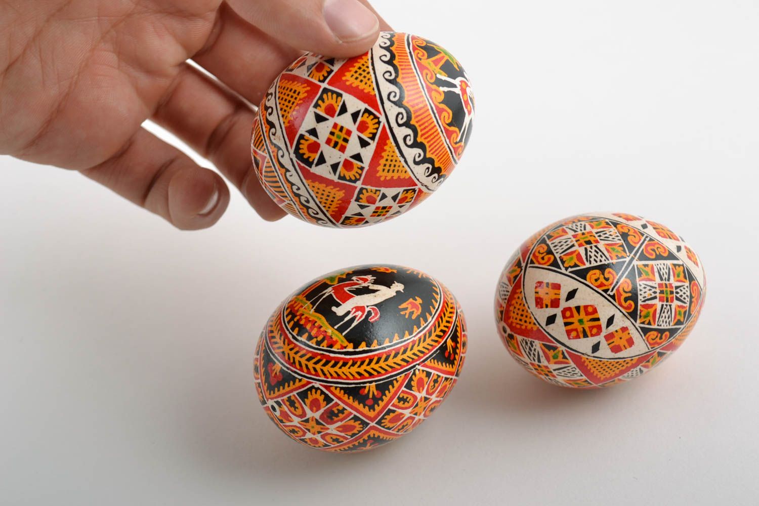 Œufs de Pâques set de décorations 3 pièces faites main avec peinture ethnique photo 2