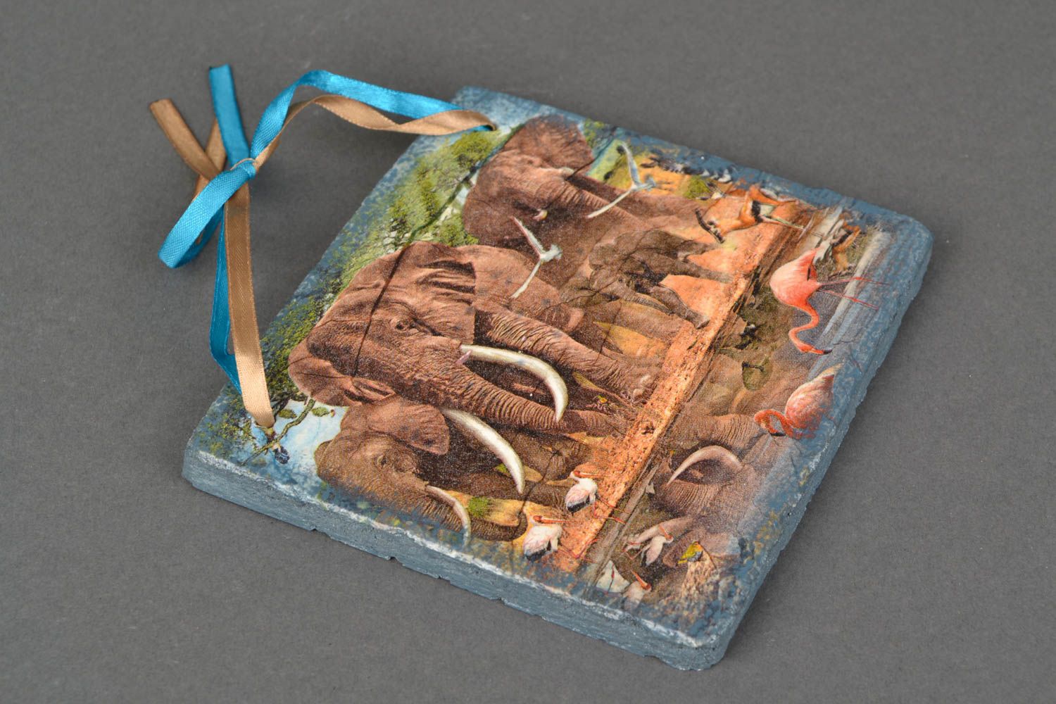 Декоративное панно в технике декупаж Слоны фото 3