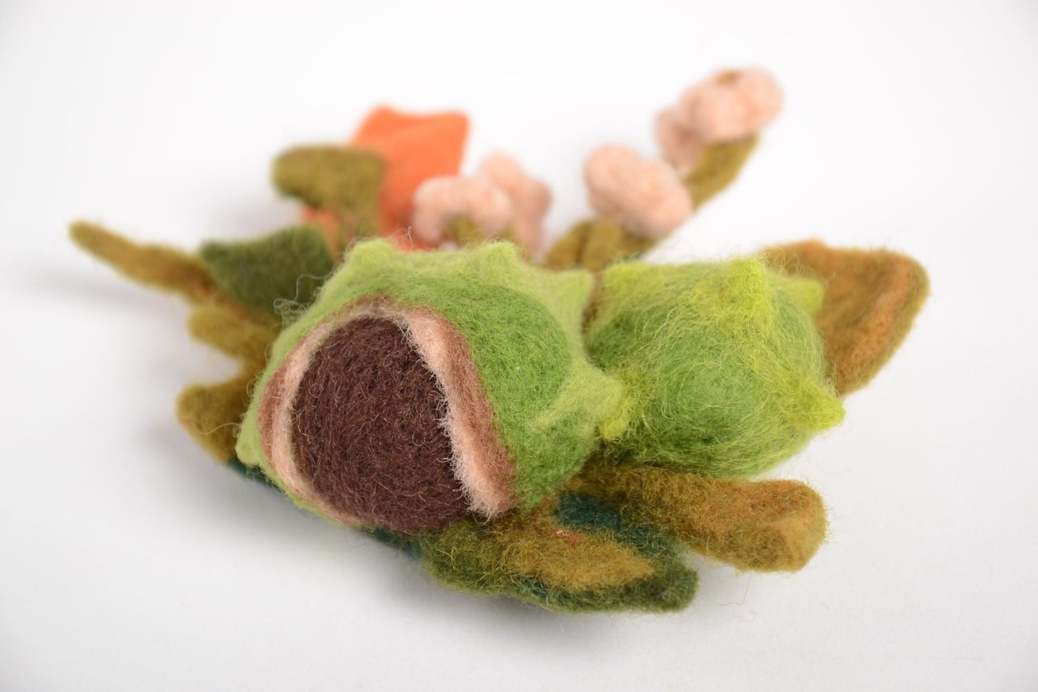 Handmade Accessoire für Frauen Designer Schmuck grüne Blume Brosche aus Wolle foto 4