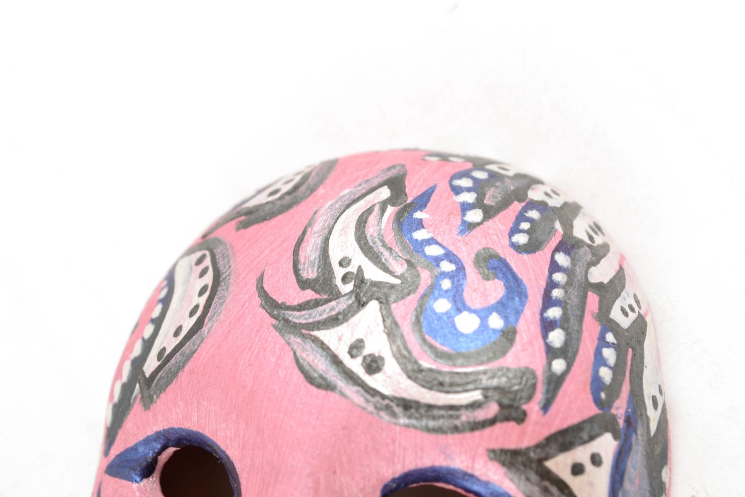 Подвеска на стену сувенирная маска ручной работы розовая фото 3