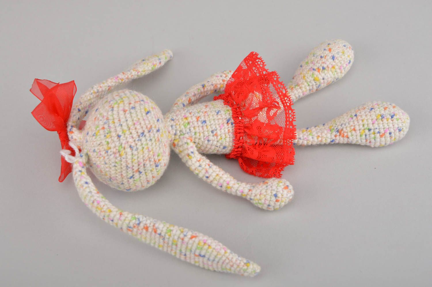 Peluche lapine avec noeud tricotée en fils acryliques au crochet faite main photo 5