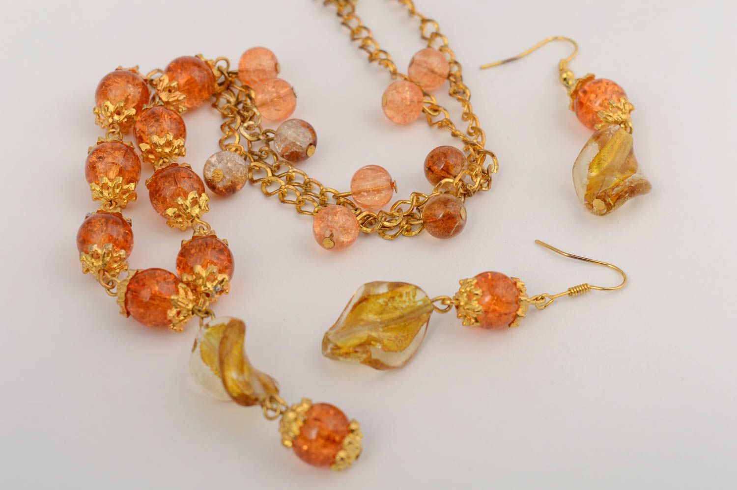 Ensemble de bijoux boucles d'oreilles et collier fait main en verre orange photo 3