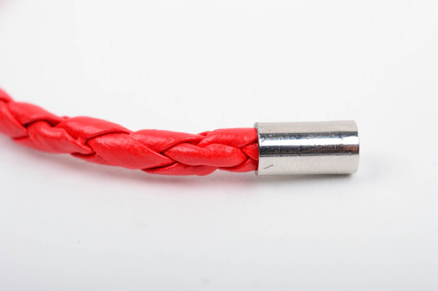 Bracelet tressé en cuir artificiel rouge fin fait main original pour femme photo 5