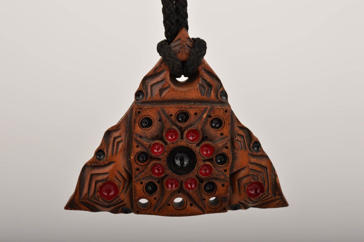 Керамическое украшение кулон ручной работы женский кулон треугольный красивый фото 1