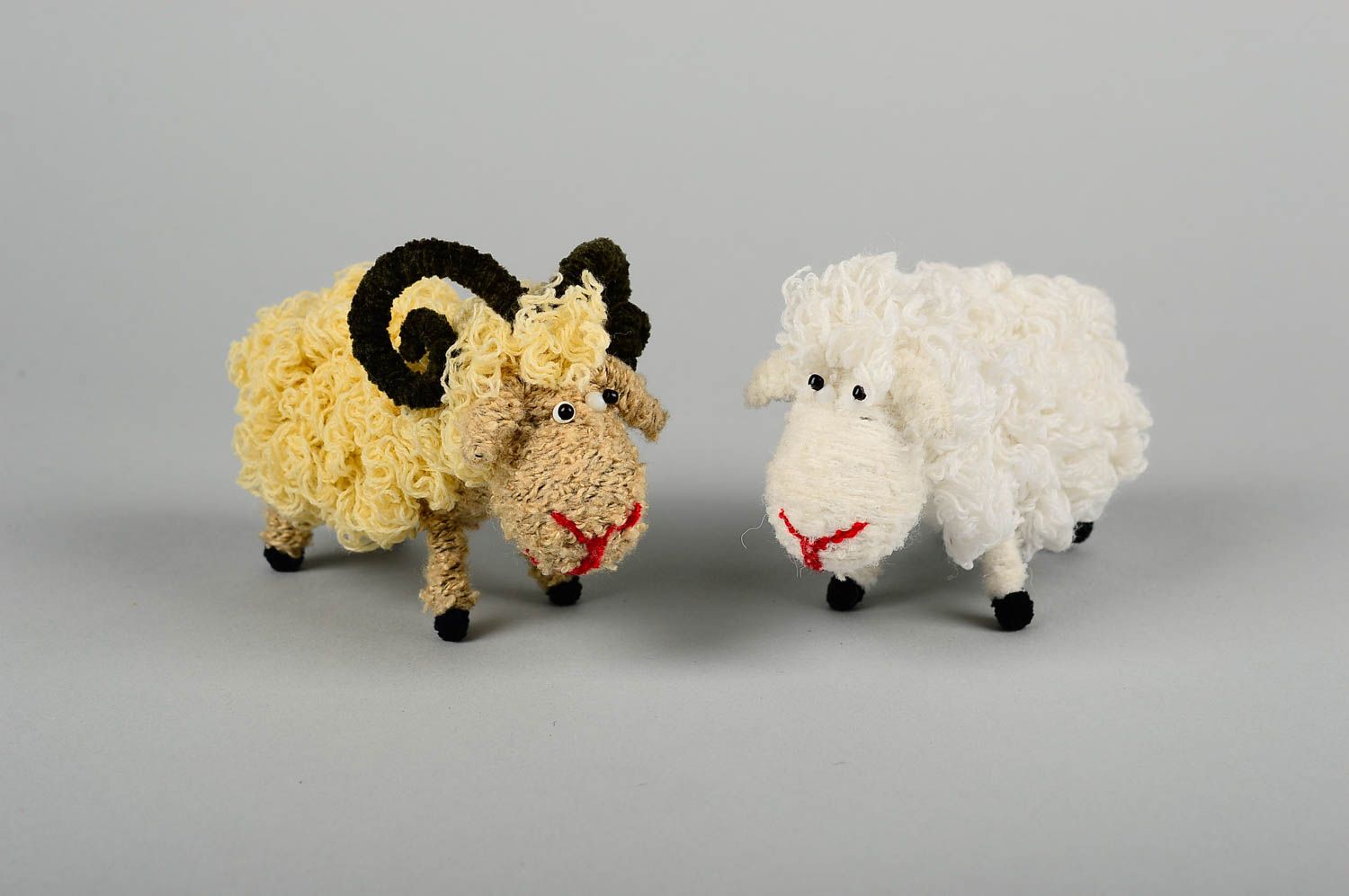 Moutons en peluche faits main Doudous tissu Cadeaux originaux pour enfant photo 1
