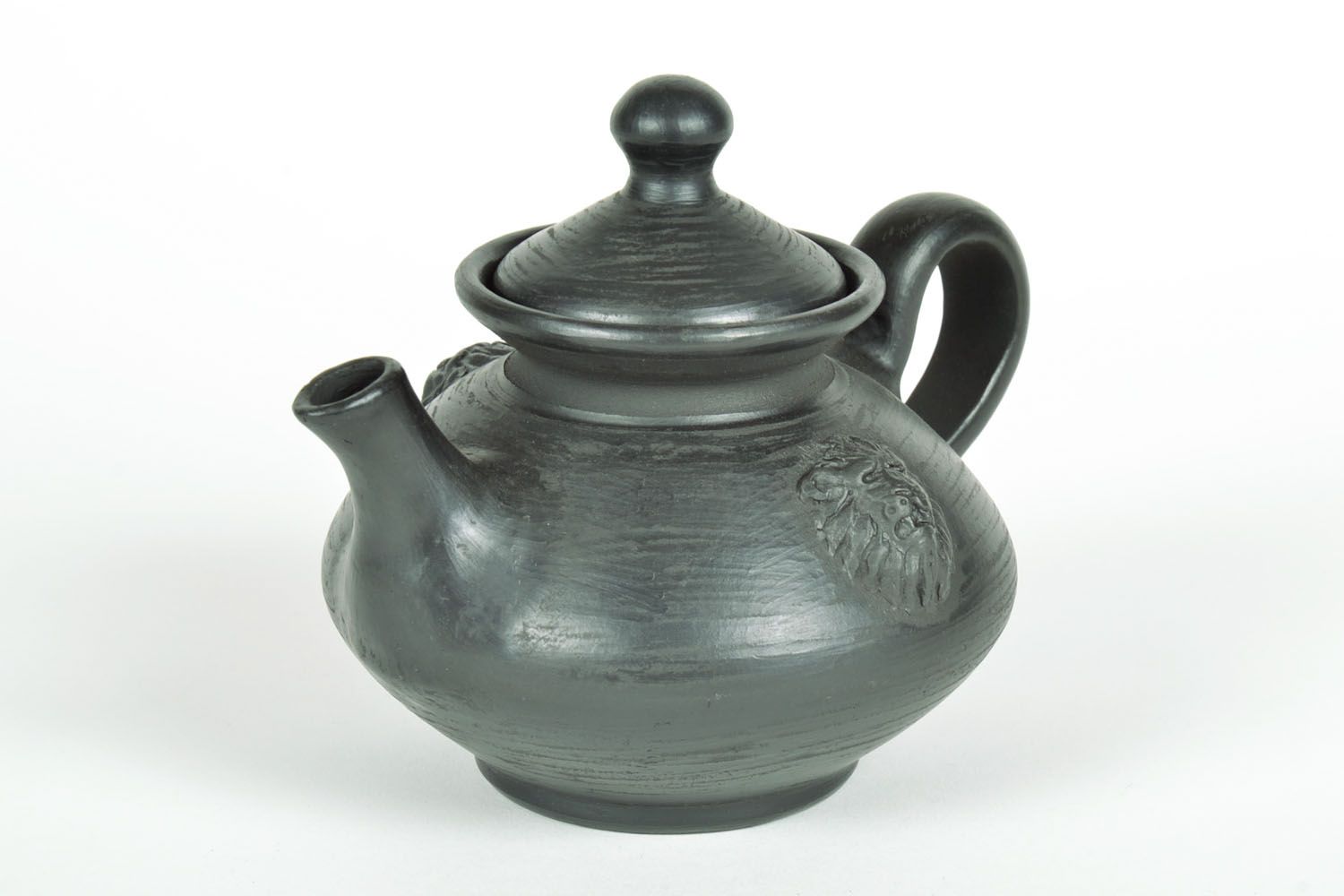 Schwarze Teekanne aus Keramik foto 2