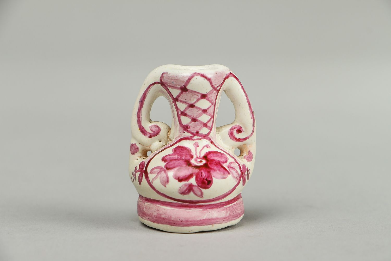 Petit vase en céramique rose peint à la main photo 1
