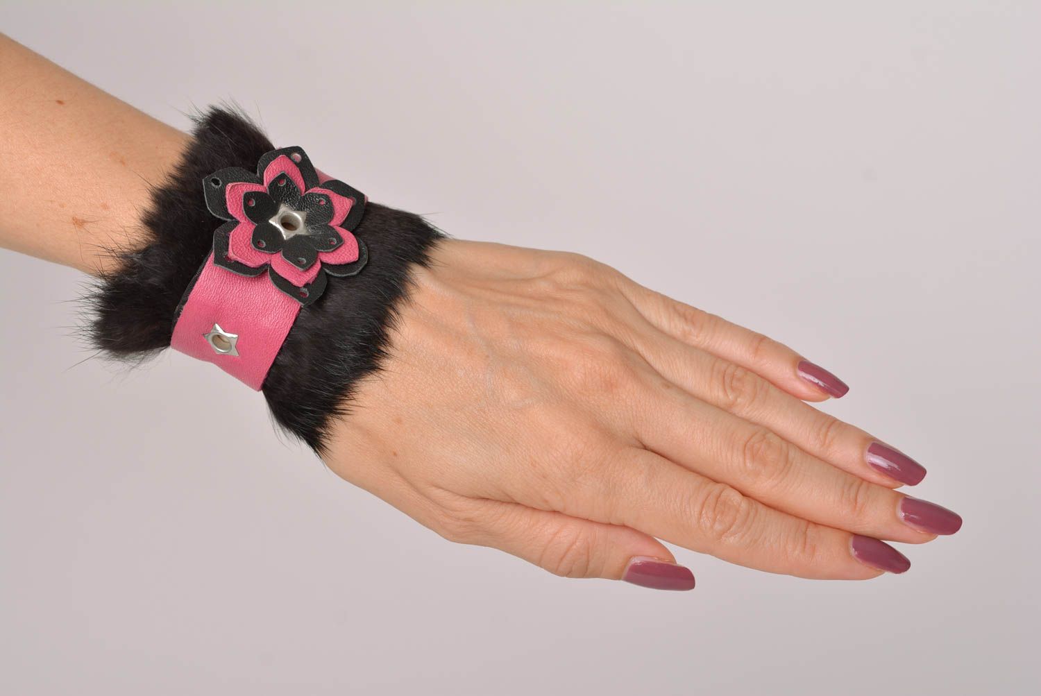 Handmade bracelet design accessories leather bracelet with fur unusual gift photo 3