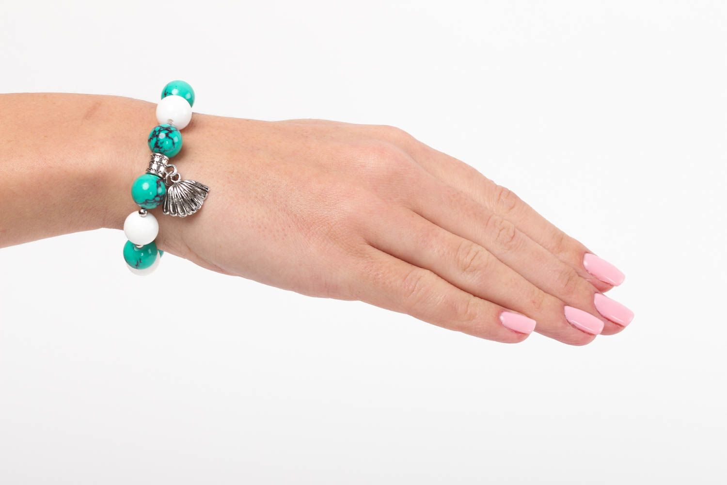 White and malachite beads gemstone bracelet all size bracelet with shell-shaped centerpiece photo 5