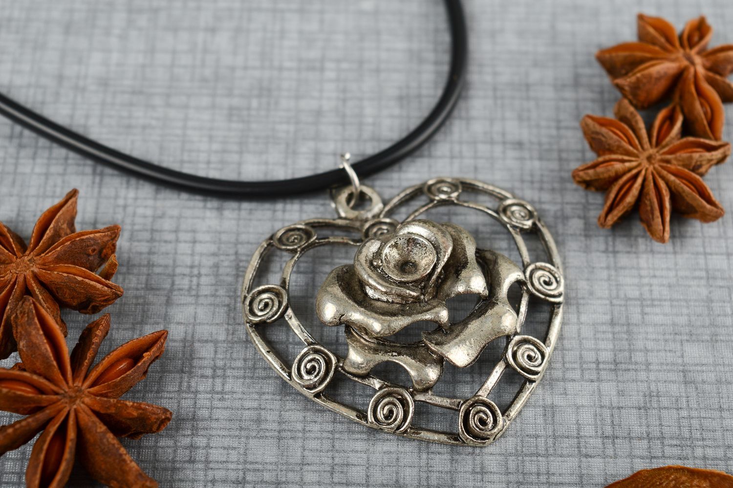 Handmade heart pendant metal jewelry for women metal pendant for women photo 1