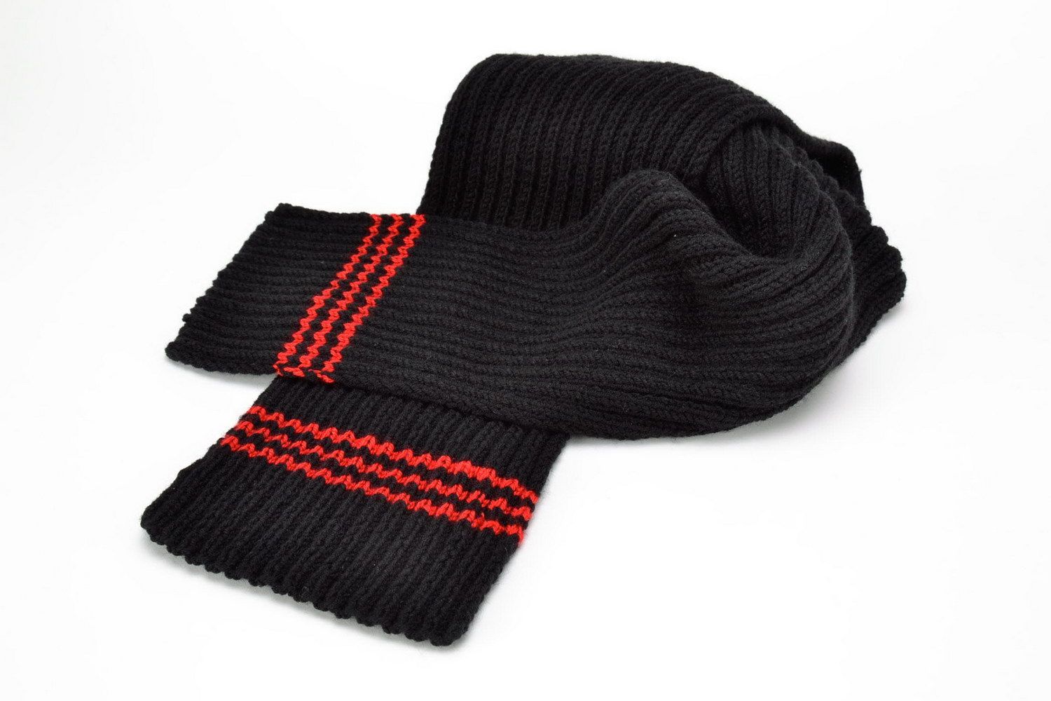 Black knitted scarf photo 3