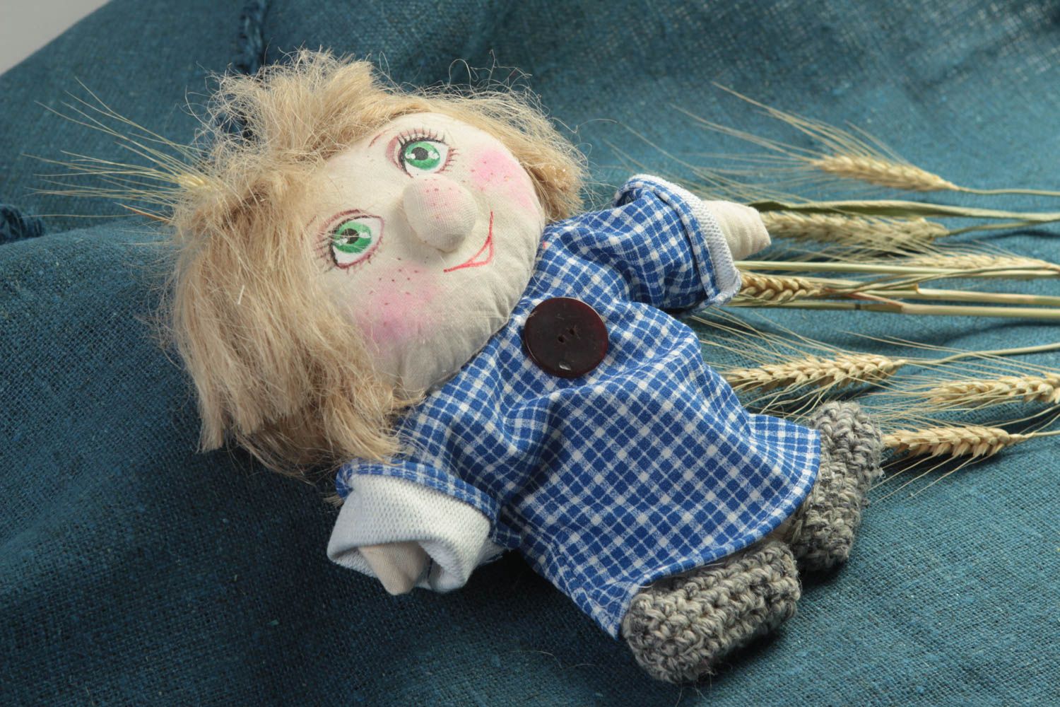 Juguete artesanal de tela natural muñeco de peluche regalo original para niño foto 1