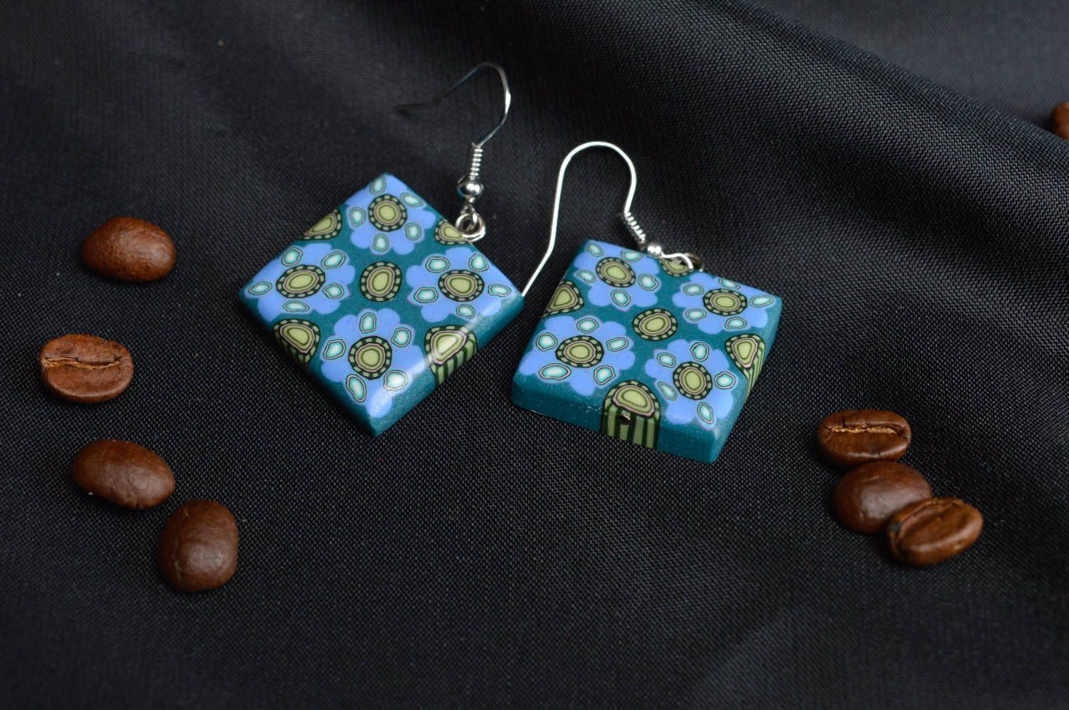 Голубые квадратные серьги из полимерной глины ручной работы Цветы на воде фото 1