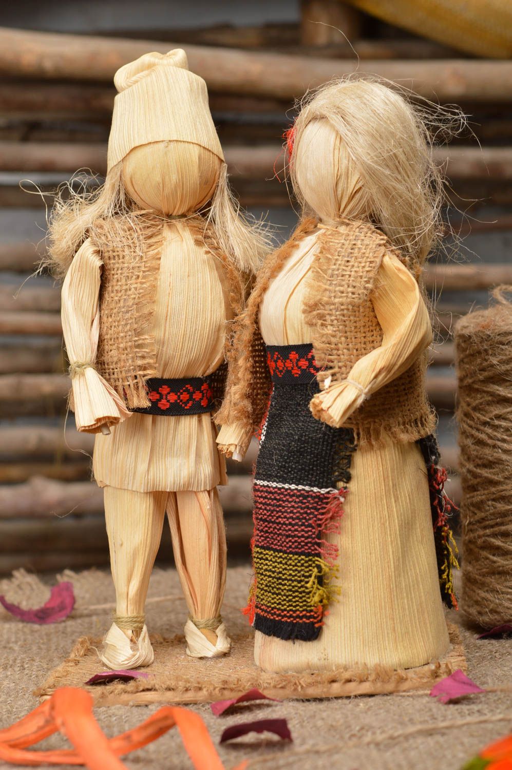 Handmade cute set of statuettes made of corn leaves and sackcloth Parents photo 1