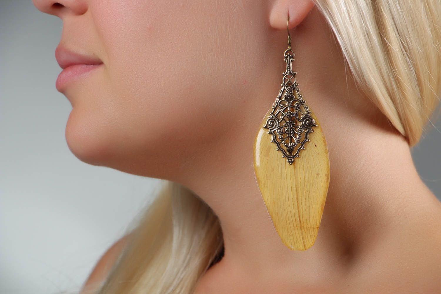 Long earrings made ​​of epoxy resin photo 5