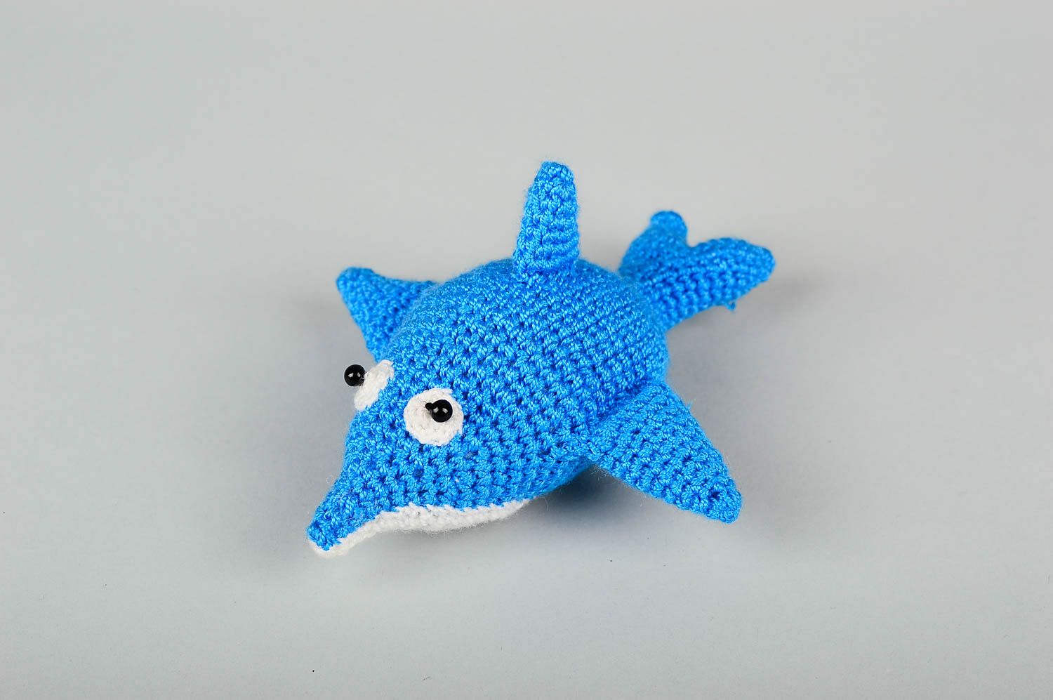 Jouet requin bleu fait main Peluche tricot en coton Déco chambre originale photo 1