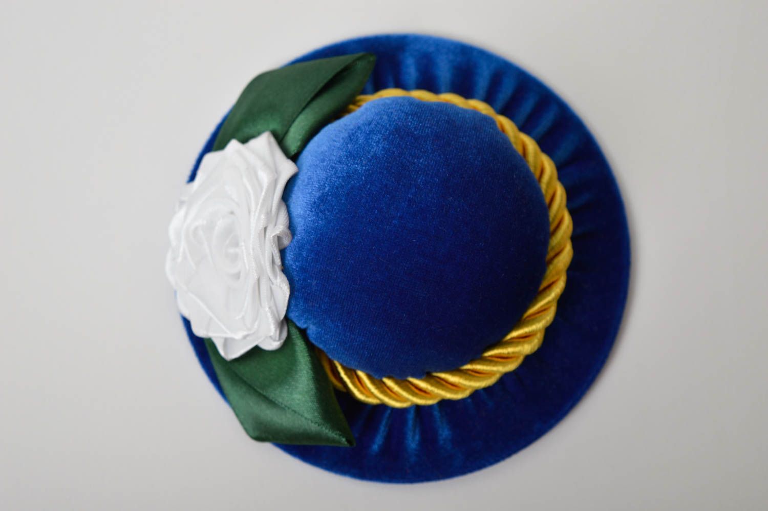 Игольница шляпка ручной работы все для вышивания аксессуар для шитья синяя фото 4