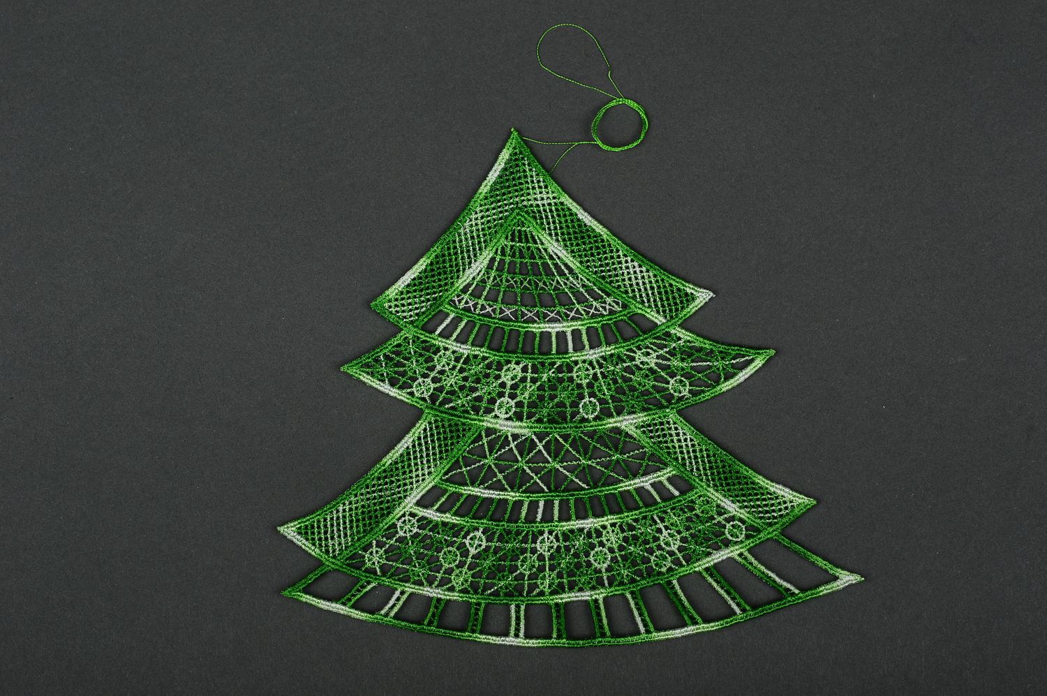 Árbol de Navidad hecho a mano color verde elemento decorativo adorno navideño foto 4