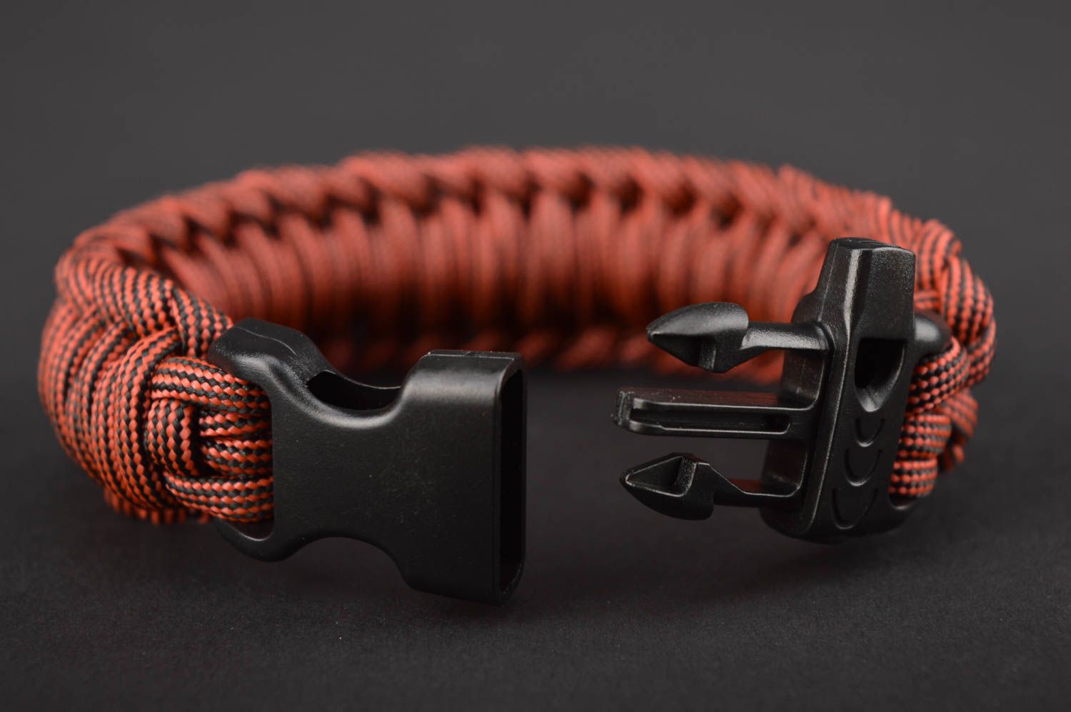 Künstlerisches Paracord Armband in Rot handgemachter Schmuck Survival Armband foto 4