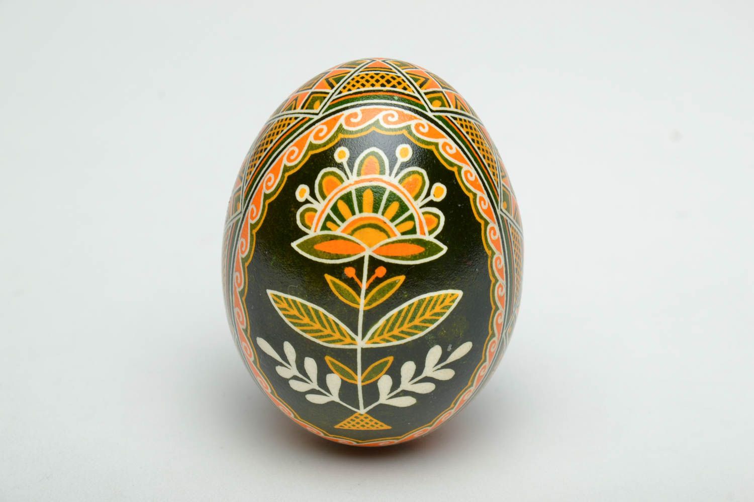 Oeuf de Pâques peint fait main avec symboles traditionnels en oeuf d'oie petit photo 2